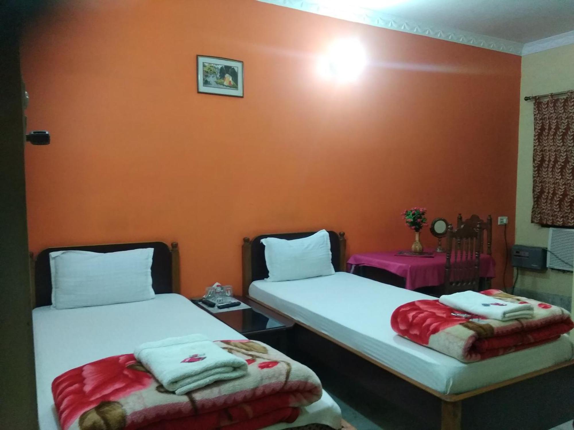 Hotel Chandrakala Regency 300 Meters From Dhanbad Railway Екстериор снимка